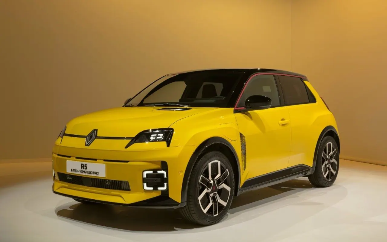 Renault 5 E-Tech de perfil